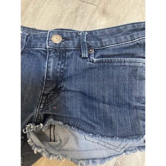 BCBGeneration Women’s Dark Wash Sz 25 Denim Shorts Cut‎ Off - Picture 2 of 5